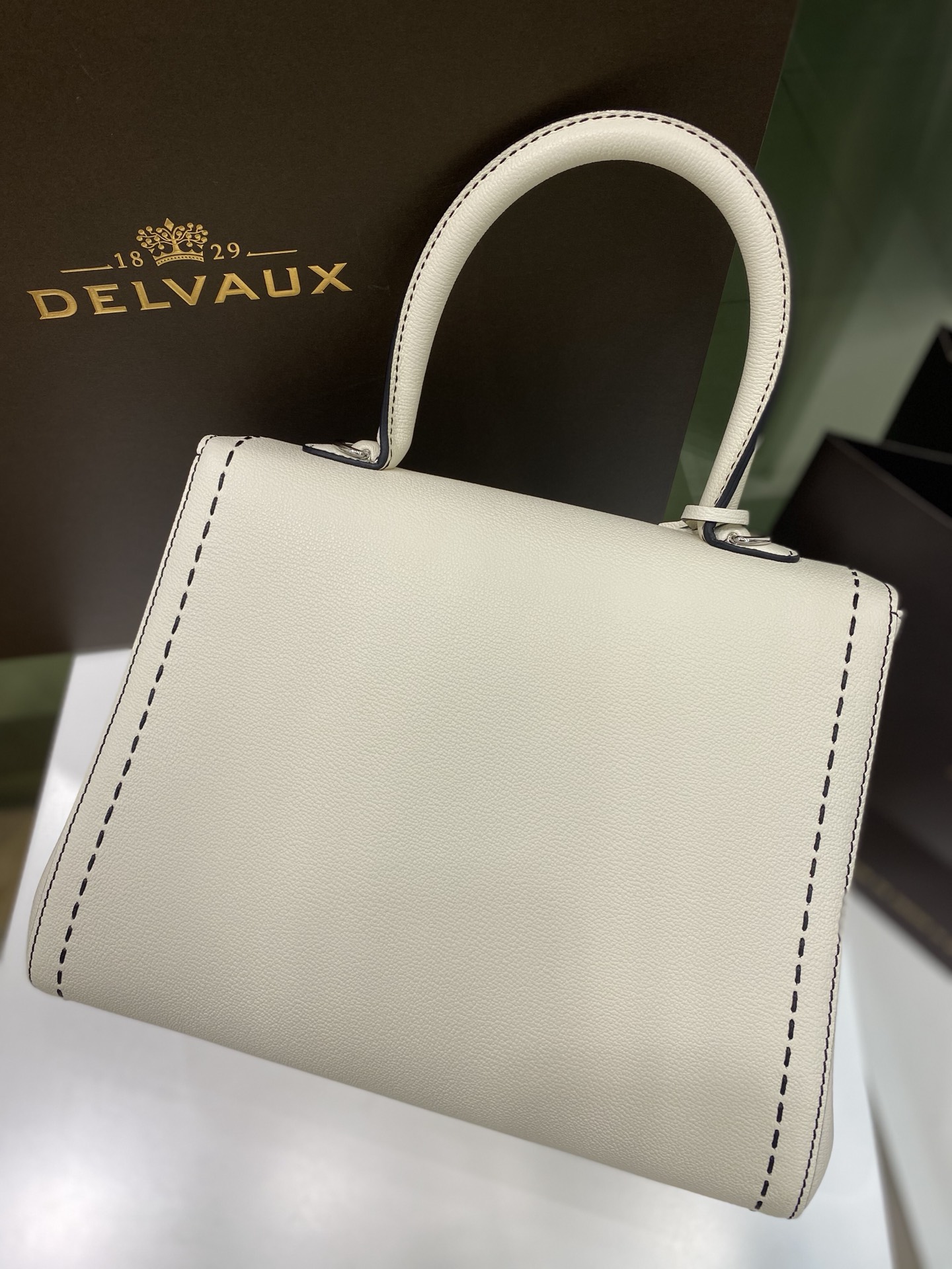 델보 브리앙 박스백 미듐